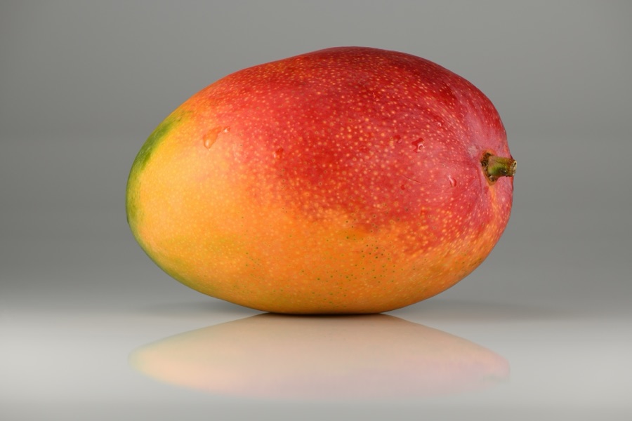Amra — Mango fruit. Grown in Brazil